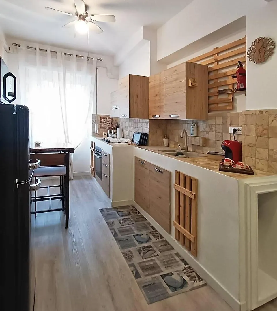 Genova Center Apartment - San Martino